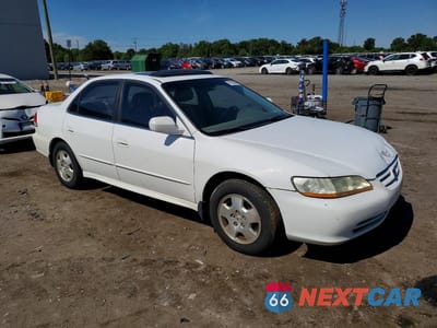 Czwarte zdjęcie samochodu z boku: 2002 HONDA ACCORD EX VIN:1HGCG16532A074562 - miniatura