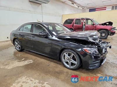 Czwarte zdjęcie samochodu z boku: 2019 MERCEDES-BENZ E 450 4MATIC VIN:WDDZF6JB1KA570990 - miniatura