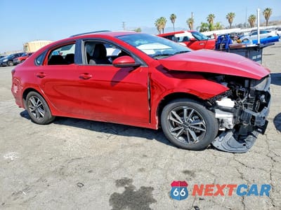 Czwarte zdjęcie samochodu z boku: 2024 KIA FORTE LXS VIN:3KPF24AD4RE791747 - miniatura