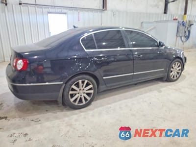 Trzecie zdjęcie samochodu z tyłu: 2010 VOLKSWAGEN PASSAT KOMFORT VIN:WVWJK7ANXAE110995 - miniatura