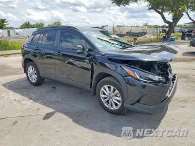 Czwarte zdjęcie samochodu z boku: 2024 TOYOTA COROLLA CROSS LE VIN:7MUBAAAG3RV092325 - miniatura