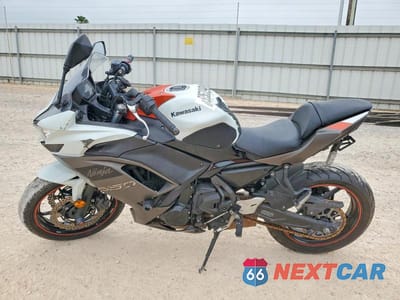 Trzecie zdjęcie samochodu z tyłu: 2023 KAWASAKI EX650 R VIN:ML5EXER11PDA90124 - miniatura