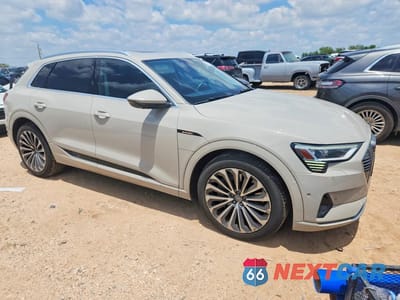 Czwarte zdjęcie samochodu z boku: 2019 AUDI E-TRON PRESTIGE VIN:WA1VABGE5KB022870 - miniatura