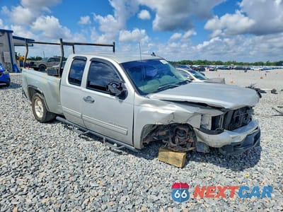 Czwarte zdjęcie samochodu z boku: 2011 CHEVROLET SILVERADO K1500 LT VIN:1GCRKSE36BZ408078 - miniatura