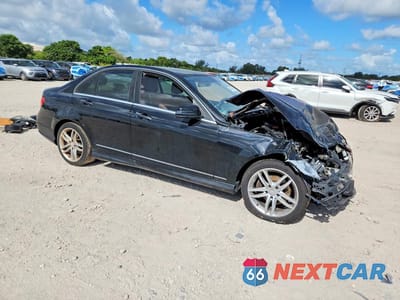 Czwarte zdjęcie samochodu z boku: 2014 MERCEDES-BENZ C 250 VIN:WDDGF4HBXEG233768 - miniatura