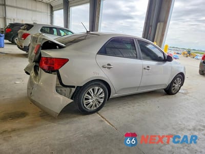 Trzecie zdjęcie samochodu z tyłu: 2012 KIA FORTE EX VIN:KNAFU4A27C5609998 - miniatura