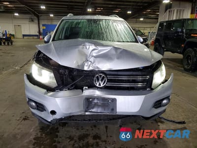 Piąte zdjęcie samochodu w środku: 2012 VOLKSWAGEN TIGUAN S VIN:WVGBV7AX9CW535260 - miniatura