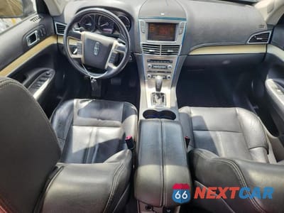 Zdjęcie 8 z 14 samochodu: 2010 LINCOLN MKT VIN:2LMHJ5AR2ABJ20571 - miniatura