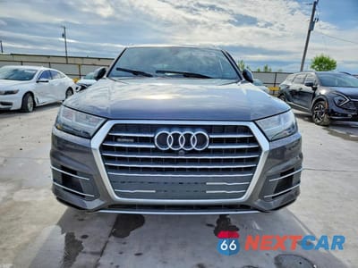 Piąte zdjęcie samochodu w środku: 2019 AUDI Q7 PREMIUM PLUS VIN:WA1LHAF73KD038988 - miniatura