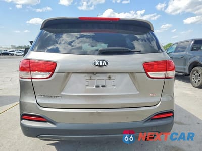 Zdjęcie 6 z 13 samochodu: 2016 KIA SORENTO LX VIN:5XYPG4A35GG060998 - miniatura