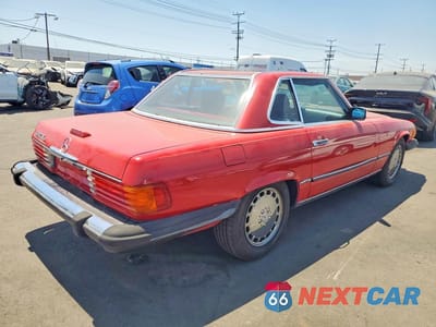 Trzecie zdjęcie samochodu z tyłu: 1987 MERCEDES-BENZ 560 SL VIN:WDBBA48D7HA057689 - miniatura