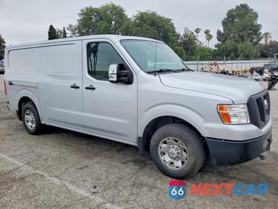 Czwarte zdjęcie samochodu z boku: 2016 NISSAN NV 2500 DELIVERY VAN VIN:1N6AF0KY1GN801715 - miniatura