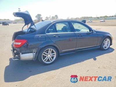Trzecie zdjęcie samochodu z tyłu: 2014 MERCEDES-BENZ C 300 4MATIC VIN:WDDGF8AB6ER310352 - miniatura