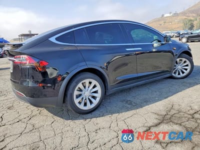 Trzecie zdjęcie samochodu z tyłu: 2020 TESLA MODEL X VIN:5YJXCDE29LF303789 - miniatura