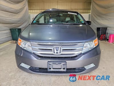 Piąte zdjęcie samochodu w środku: 2011 HONDA ODYSSEY TOURING VIN:5FNRL5H93BB042343 - miniatura