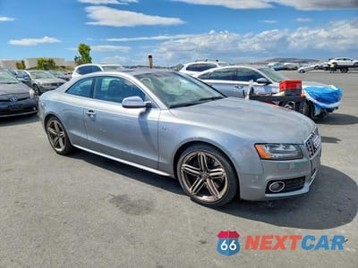 Czwarte zdjęcie samochodu z boku: 2011 AUDI S5 PREMIUM PLUS VIN:WAUCVAFR8BA066722 - miniatura