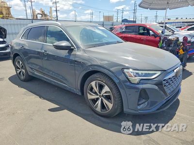 Czwarte zdjęcie samochodu z boku: 2024 AUDI Q8 E-TRON PREMIUM PLUS VIN:WA15AAGE3RB040594 - miniatura