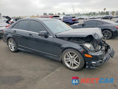 Czwarte zdjęcie samochodu z boku: 2013 MERCEDES-BENZ C 250 VIN:WDDGF4HB3DR259325 - miniatura
