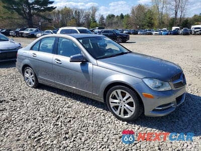 Czwarte zdjęcie samochodu z boku: 2014 MERCEDES-BENZ C 250 VIN:WDDGF4HB7ER305899 - miniatura