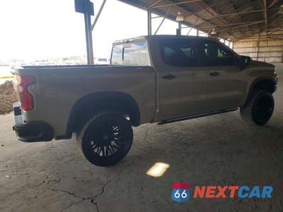 Trzecie zdjęcie samochodu z tyłu: 2022 CHEVROLET SILVERADO K1500 ZR2 VIN:3GCUDHELXNG592629 - miniatura
