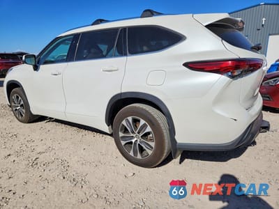 Drugie zdjęcie samochodu z przodu: 2021 TOYOTA HIGHLANDER XLE VIN:5TDHZRBH5MS551589 - miniatura