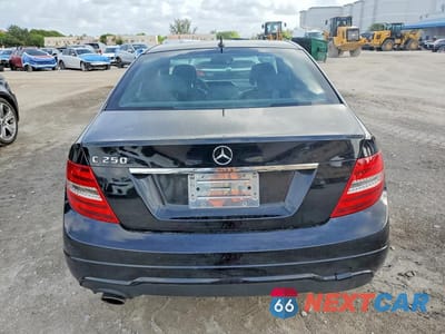Zdjęcie 6 z 12 samochodu: 2013 MERCEDES-BENZ C 250 VIN:WDDGF4HB4DA837656 - miniatura