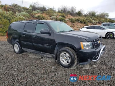 Czwarte zdjęcie samochodu z boku: 2012 CHEVROLET SUBURBAN K1500 LT VIN:1GNSKJE75CR134914 - miniatura