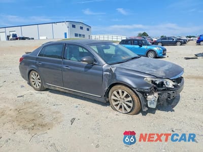 Czwarte zdjęcie samochodu z boku: 2012 TOYOTA AVALON LIMITED VIN:4T1BK3DB6CU462538 - miniatura