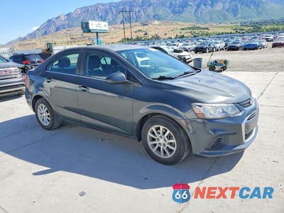 Czwarte zdjęcie samochodu z boku: 2017 CHEVROLET SONIC LT VIN:1G1JD5SG3H4134837 - miniatura