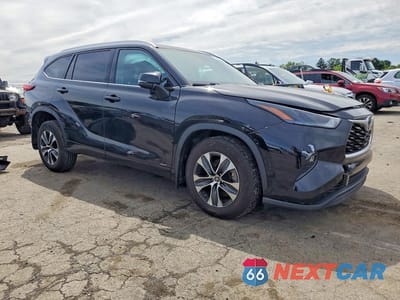 Czwarte zdjęcie samochodu z boku: 2022 TOYOTA HIGHLANDER HYBRID XLE VIN:5TDGBRCH5NS545503 - miniatura