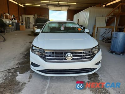 Piąte zdjęcie samochodu w środku: 2019 VOLKSWAGEN JETTA VIN:3VWC57BU3KM015130 - miniatura