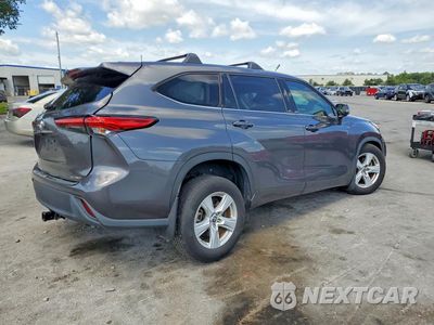 Trzecie zdjęcie samochodu z tyłu: 2022 TOYOTA HIGHLANDER LE VIN:5TDBZRBH2NS573329 - miniatura