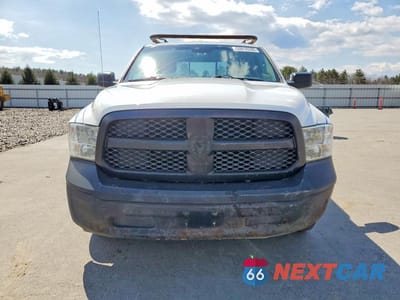 Piąte zdjęcie samochodu w środku: 2017 RAM 1500 ST VIN:3C6JR6DG1HG757086 - miniatura