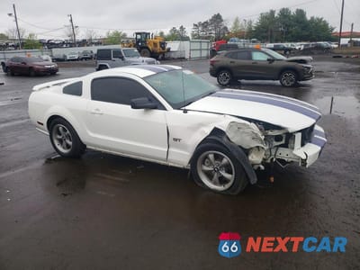 Czwarte zdjęcie samochodu z boku: 2006 FORD MUSTANG GT VIN:1ZVFT82H865247620 - miniatura