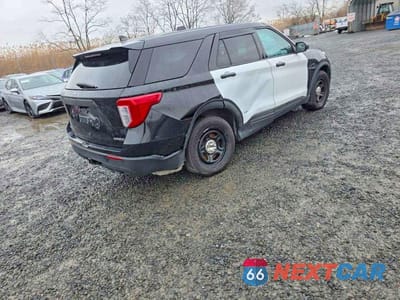 Czwarte zdjęcie samochodu z boku: 2022 FORD EXPLORER POLICE INTERCEPTOR VIN:1FM5K8AW1NNA08504 - miniatura