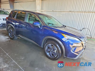 Czwarte zdjęcie samochodu z boku: 2025 NISSAN ROGUE SV VIN:5N1BT3BA9SC821960 - miniatura