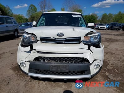 Piąte zdjęcie samochodu w środku: 2018 KIA SOUL + VIN:KNDJP3A59J7610726 - miniatura