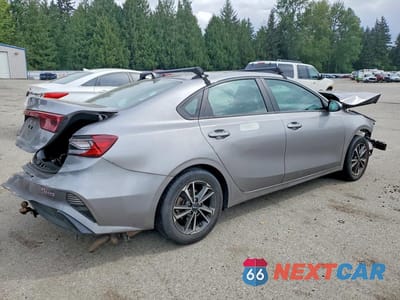 Trzecie zdjęcie samochodu z tyłu: 2023 KIA FORTE LXS VIN:3KPF24AD5PE595989 - miniatura