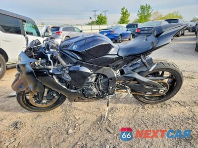 Trzecie zdjęcie samochodu z tyłu: 2021 YAMAHA YZFR1 VIN:JYARN66E6MA001454 - miniatura
