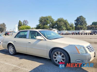 Czwarte zdjęcie samochodu z boku: 2011 CADILLAC DTS VIN:1G6KA5E61BU103636 - miniatura