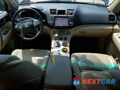 Zdjęcie 8 z 13 samochodu: 2012 TOYOTA HIGHLANDER SE VIN:5TDBK3EH7CS117224 - miniatura
