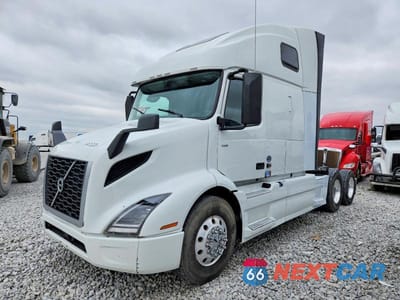 Drugie zdjęcie samochodu z przodu: 2024 VOLVO VNR SEMI TRUCK VIN:4V4WC9EH1RN629758 - miniatura