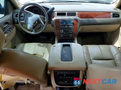 Zdjęcie 8 z 13 samochodu: 2011 CHEV SUBURBAN VIN:1GNSCJE06BR103945 - miniatura