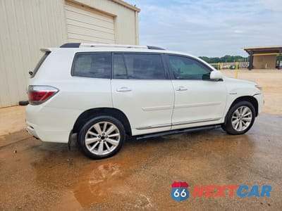 Trzecie zdjęcie samochodu z tyłu: 2013 TOYOTA HIGHLANDER HYBRID LIMITED VIN:JTEDC3EH2D2013136 - miniatura