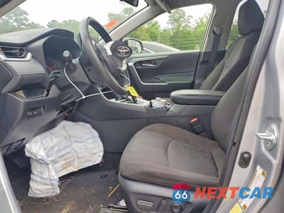 Zdjęcie 7 z 13 samochodu: 2020 TOYOTA RAV4 XLE VIN:JTMW1RFV2LD521958 - miniatura