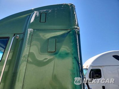 Zdjęcie 9 z 10 samochodu: 2016 KENWORTH T880 SEMI TRUCK VIN:1XKZDP9X1GJ102419 - miniatura