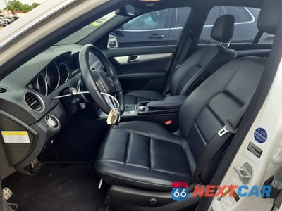 Zdjęcie 7 z 12 samochodu: 2014 MERCEDES-BENZ C VIN:WDDGF4HB9ER317603 - miniatura