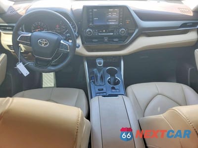 Zdjęcie 8 z 13 samochodu: 2021 TOYOTA HIGHLANDER XLE VIN:5TDGZRBH2MS130974 - miniatura