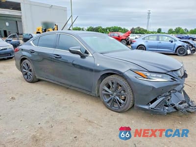 Czwarte zdjęcie samochodu z boku: 2024 LEXUS ES 300H F SPORT HANDLING VIN:58ABA1C17RU039131 - miniatura