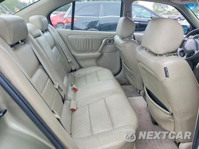 Zdjęcie 19 z 24 samochodu: 2001 INFINITI G20 BASE VIN:JNKCP11A61T405378 - miniatura